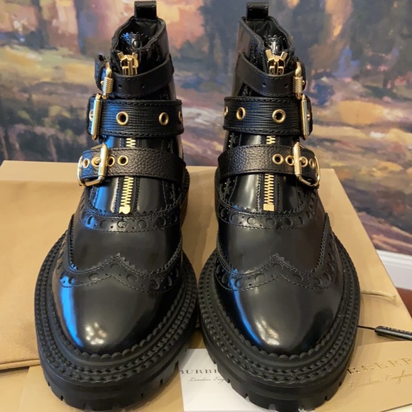 **SOLD** BURBERRY 🖤 - Picture 2 of 16